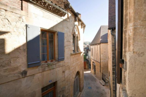 Гостиница Appartement de charme centre historique Sarlat  Сарла-Ла-Канэда